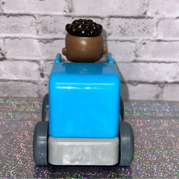 CoComelon Build A Car CODY MAIL TRUCK Toy 4 Piece Building Set - Picture 6 of 15